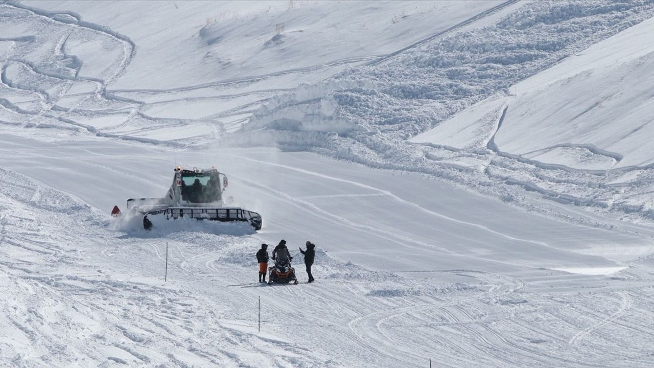 Palandöken Dağı'nda Yasaklı Alanda Kayak Yapmaya Cezalar Uygulandı