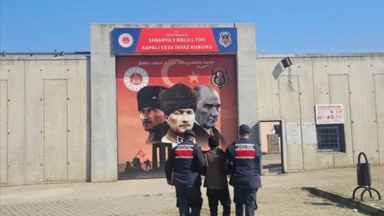 Sakarya'da 52 Yıl 9 Ay Cezası Olan Hükümlü Yakalandı