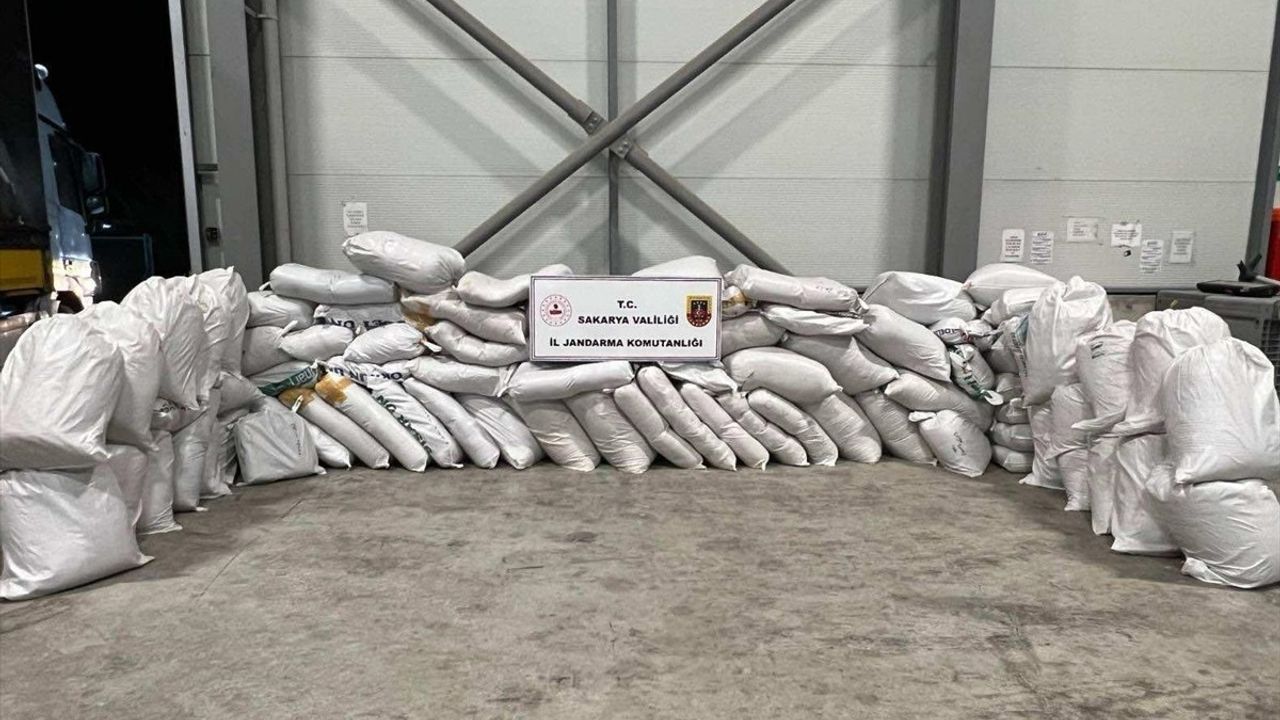 Sakarya'da Kaçak Tütün Ele Geçirildi
