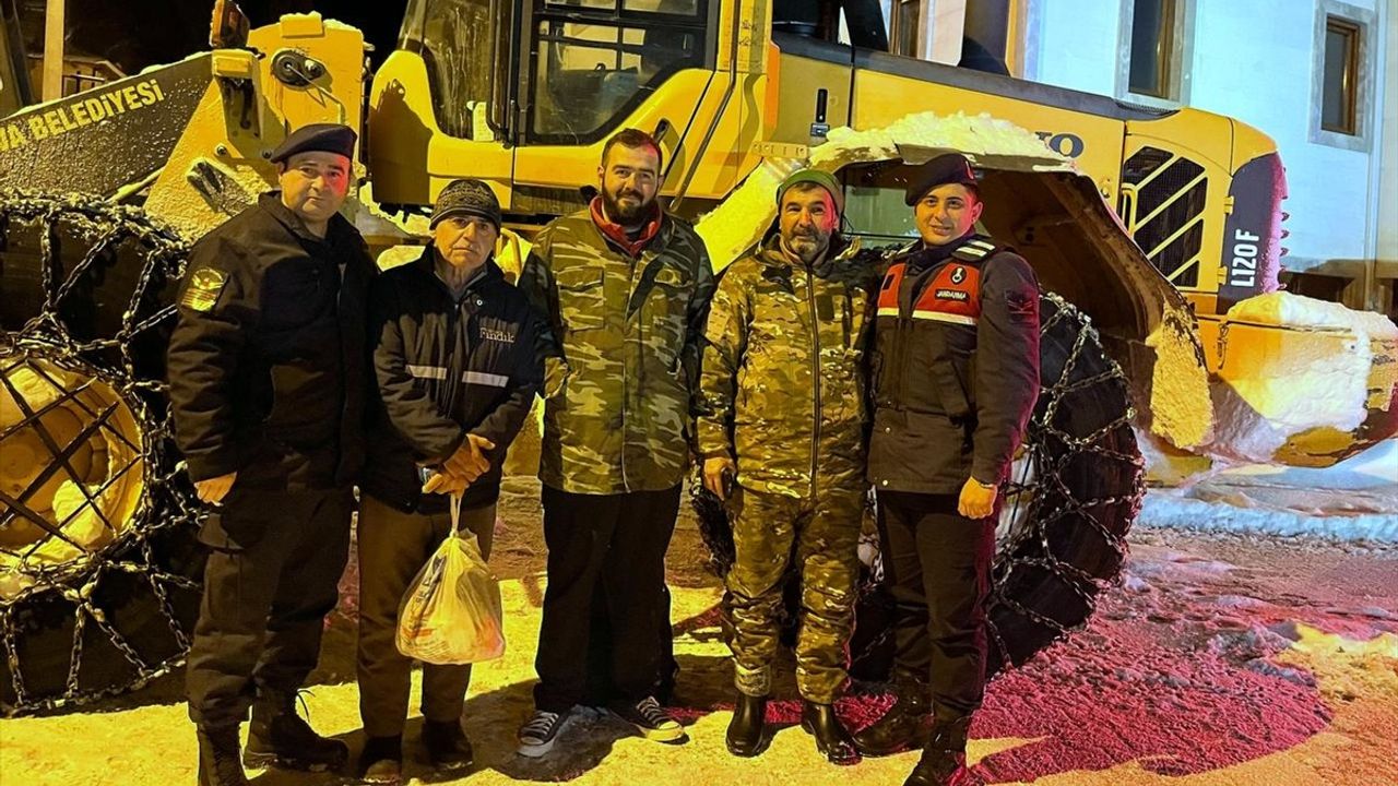 Sakarya'da Mahsur Kalan 3 Kişi Kurtarıldı