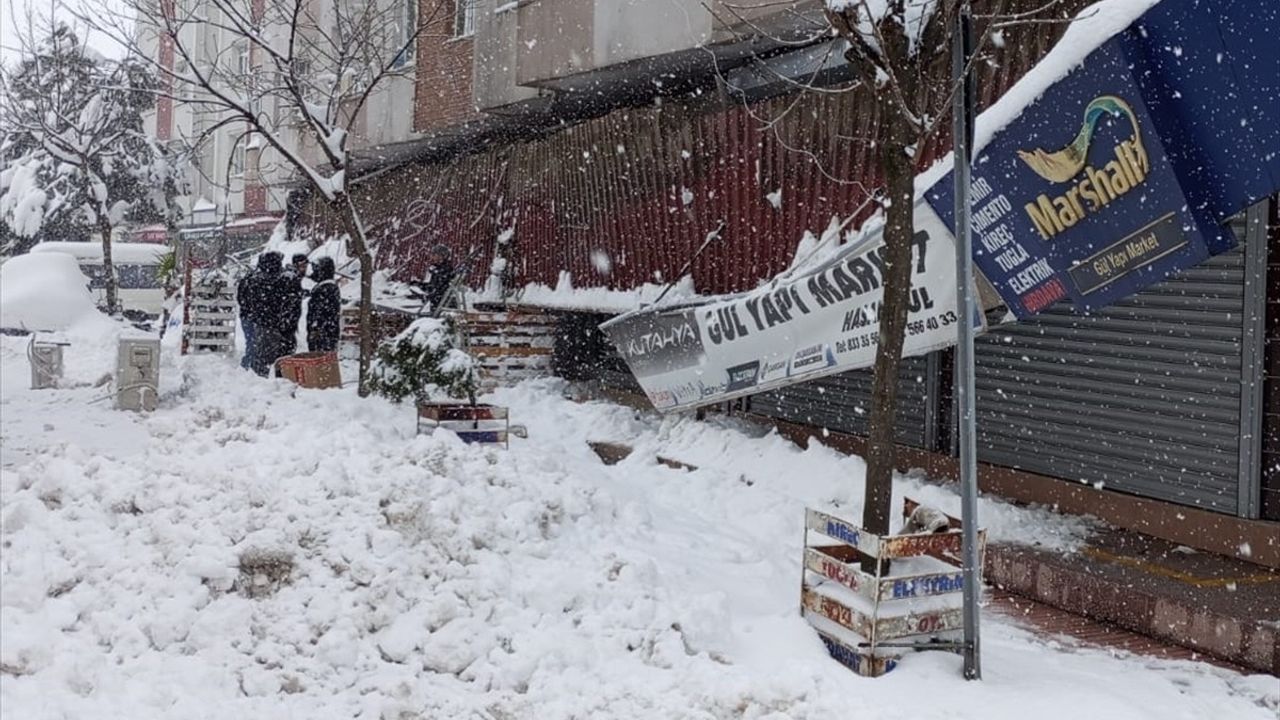 Samsun Çarşamba'da Kar Yağışı İş Yerlerini Vurdu