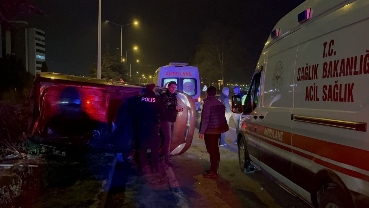 Samsun'da Kamyon ile Çarpışan Otomobilde Üç Yaralı