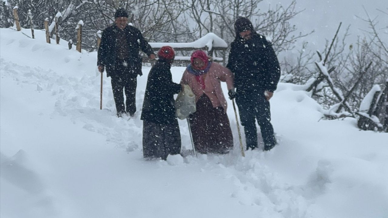 Samsun'da Kar Yağışı Sonrası Acil Sağlık Hizmeti