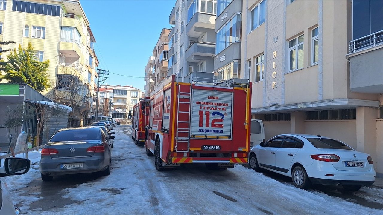 Samsun'da Yangın: Kadın Hastaneye Sevk Edildi
