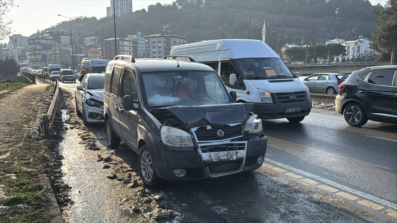 Samsun'da Zincirleme Trafik Kazası: 2 Yaralı