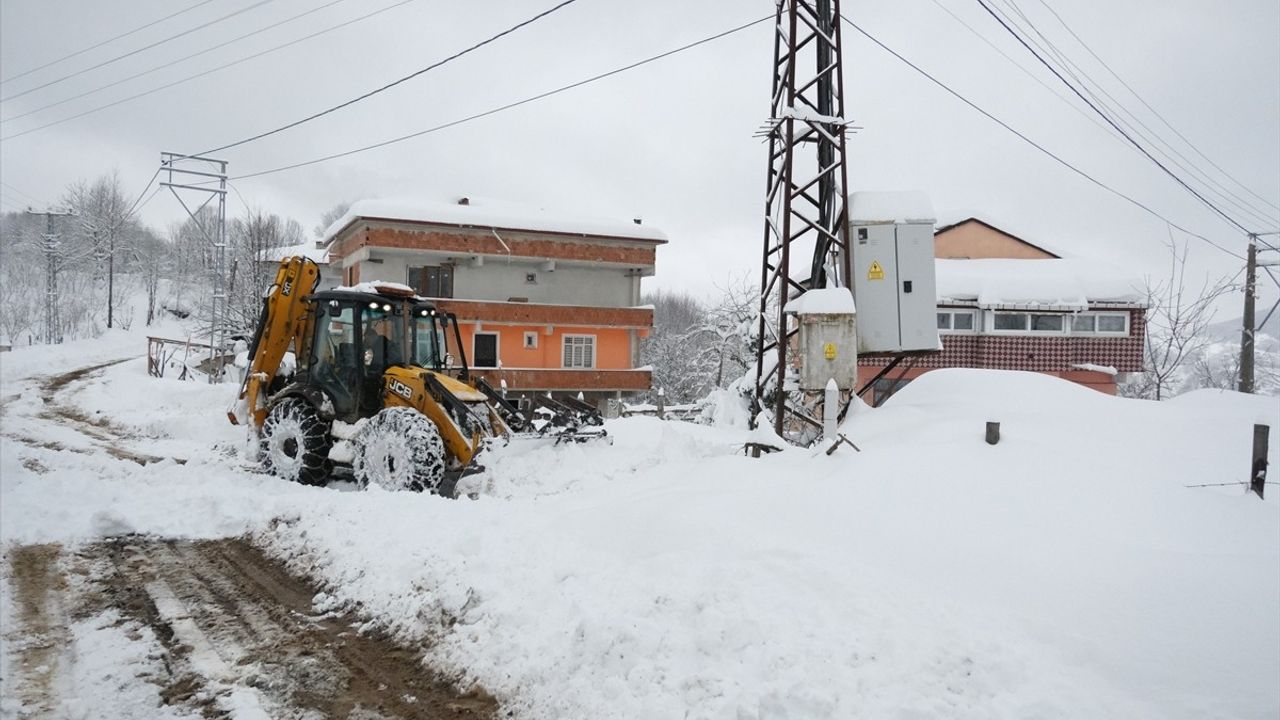 Samsun Terme'de Kar Yağışı Hayatı Olumsuz Etkiliyor