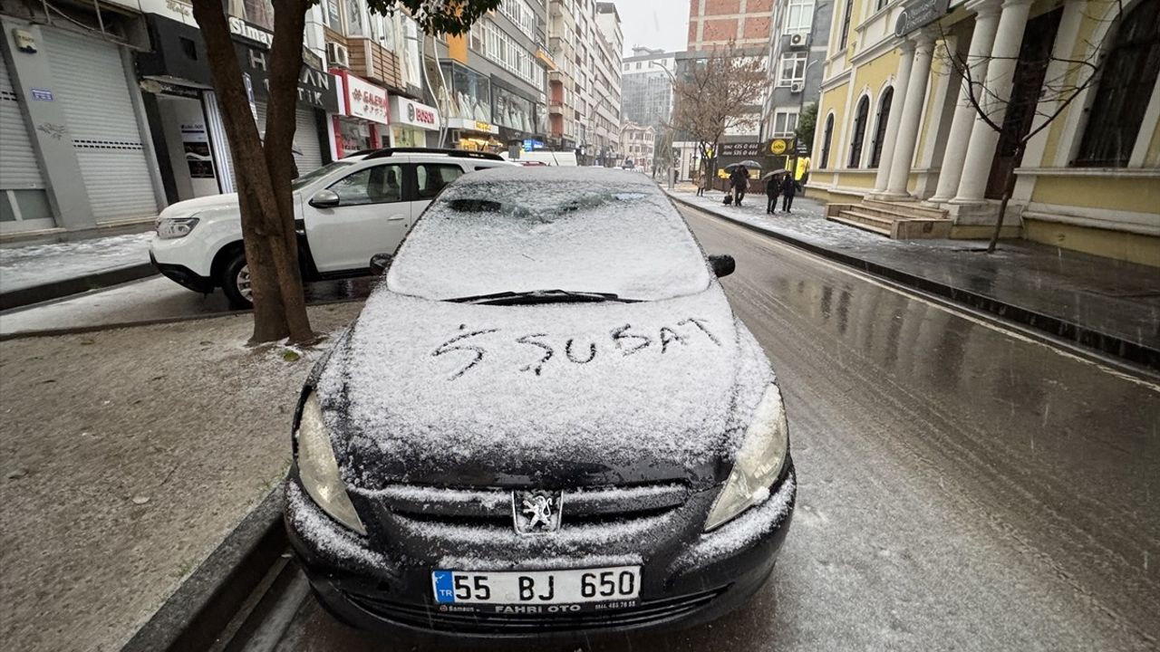 Samsun'u Beyaza Bürüyen Kar Yağışı