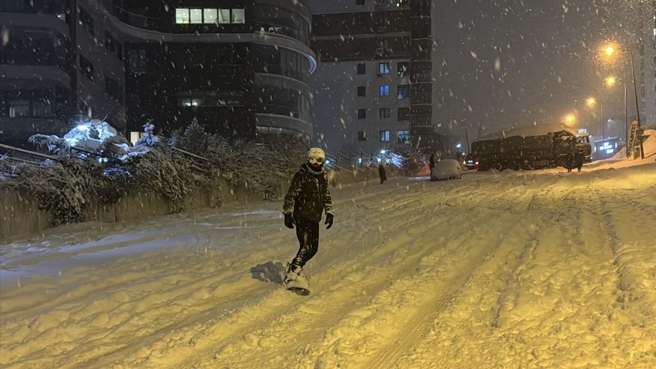 Samsun'un Sokakları Kayak Pisti Oldu