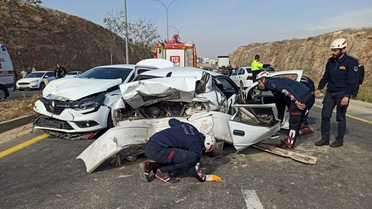 Şanlıurfa'da Zincirleme Trafik Kazası Kameralara Yansıdı