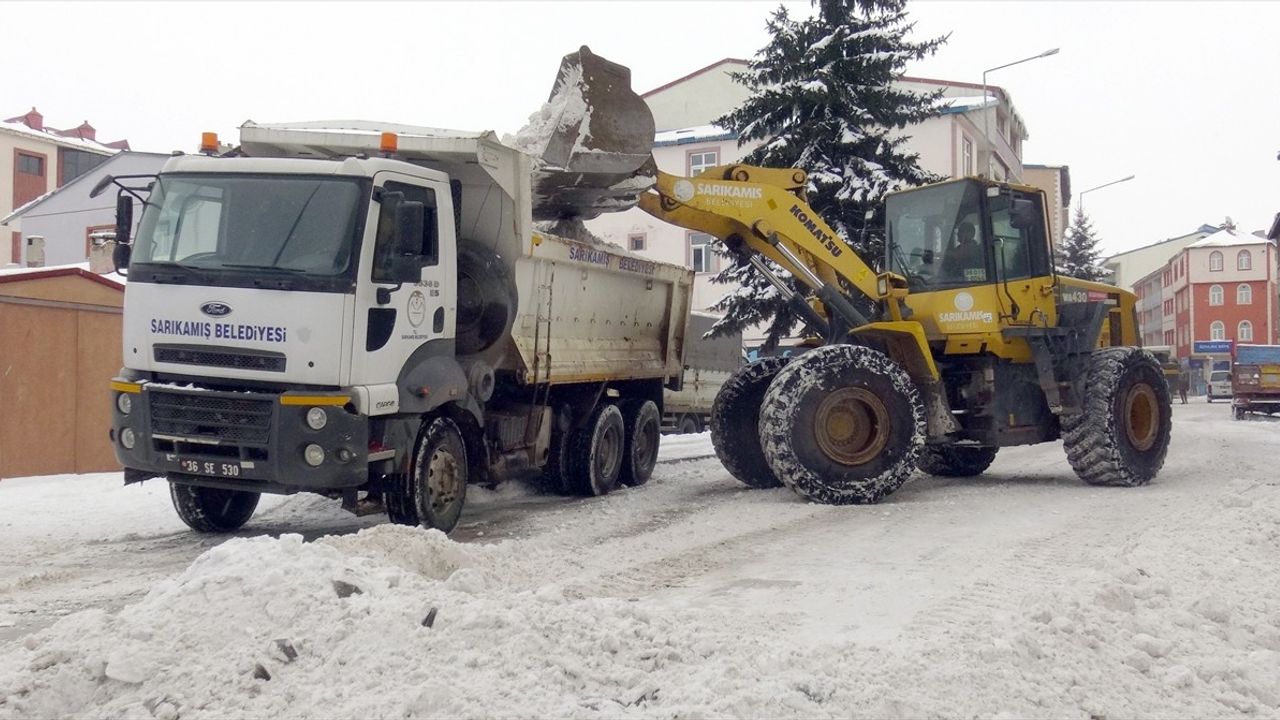 Sarıkamış'ta Kar Temizleme Çalışmaları Devam Ediyor