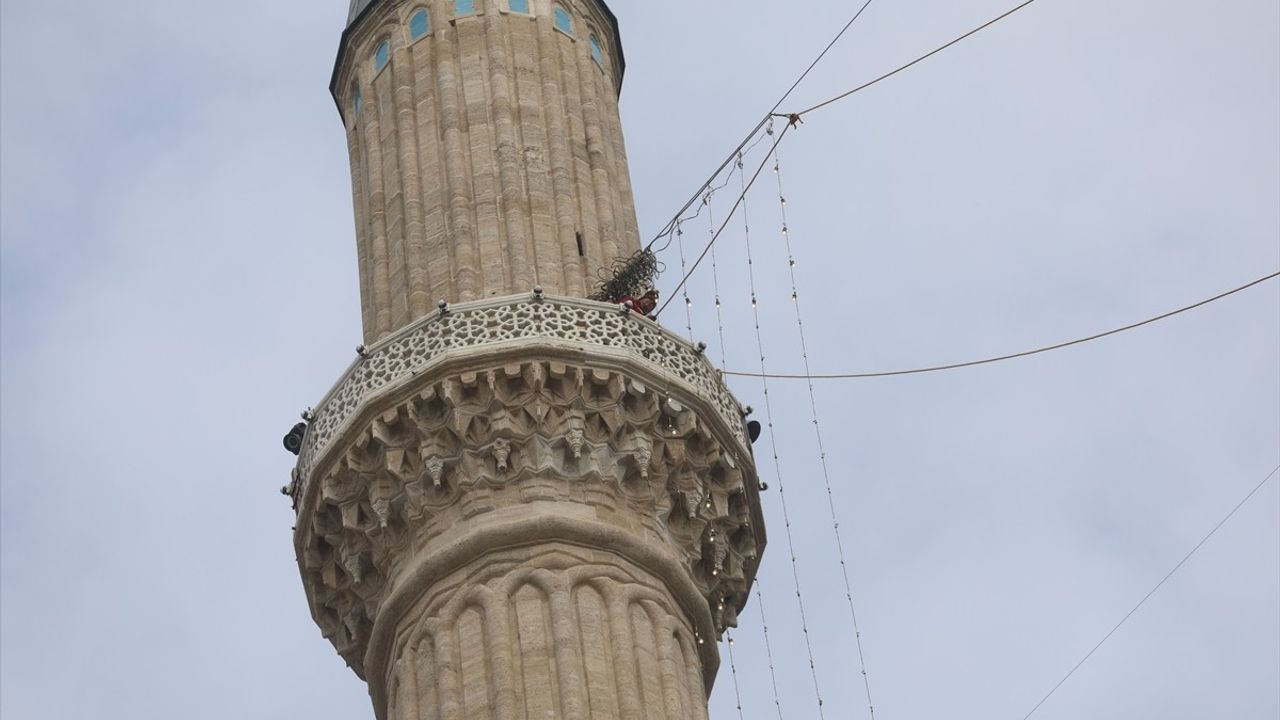 Selimiye Camisi'nde Ramazan Mahyası Hazırlıkları Devam Ediyor