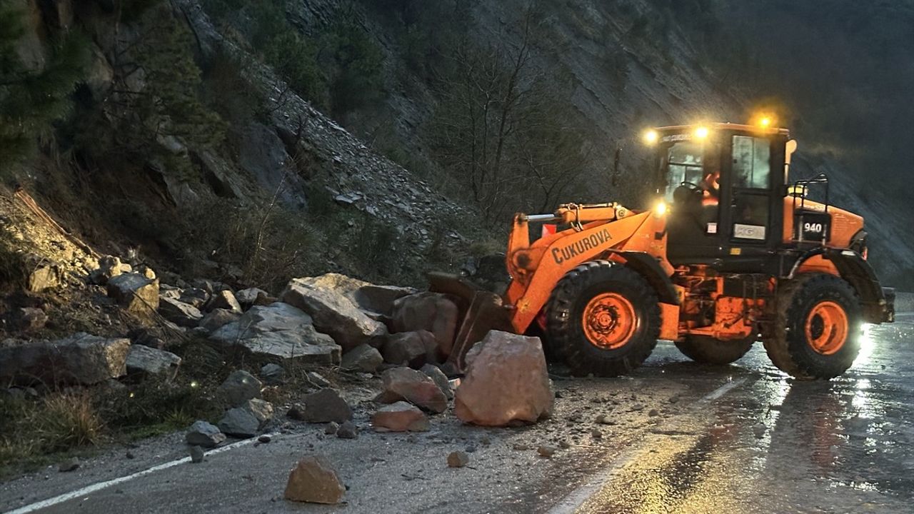 Sinop'ta Heyelanlara Neden Olan Kar Yağışı