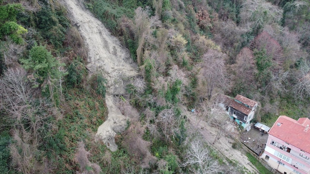 Sinop'ta Kar ve Sağanak Sonrası Toprak Kayması