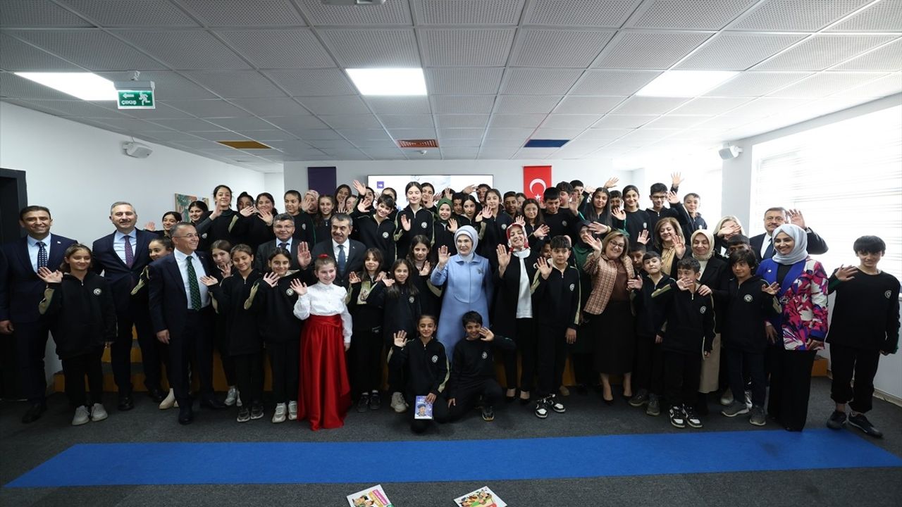 Şule Yüksel Şenler'in İsimlendirdiği Kütüphaneler Deprem Bölgesinde Açıldı