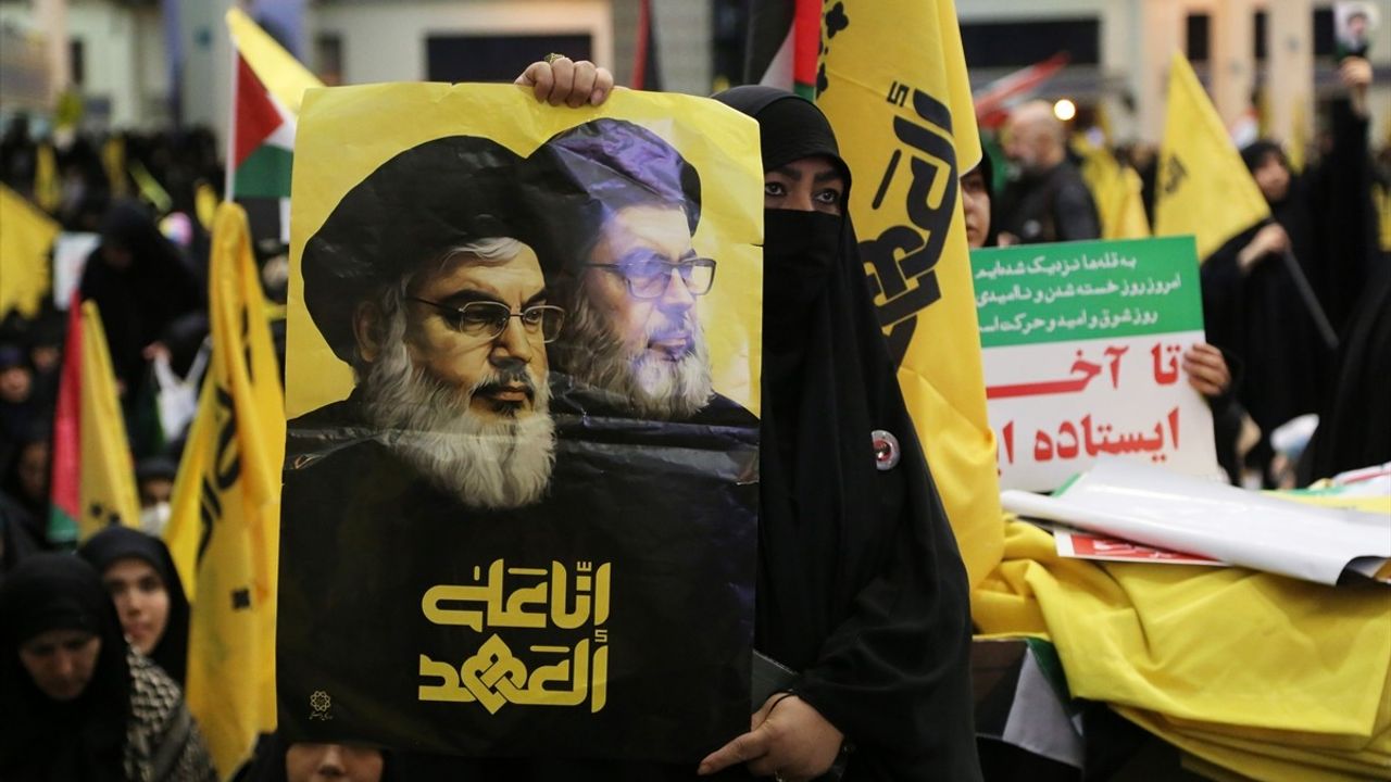 Tahran'da Hizbullah Liderleri İçin Anma Töreni Düzenlendi