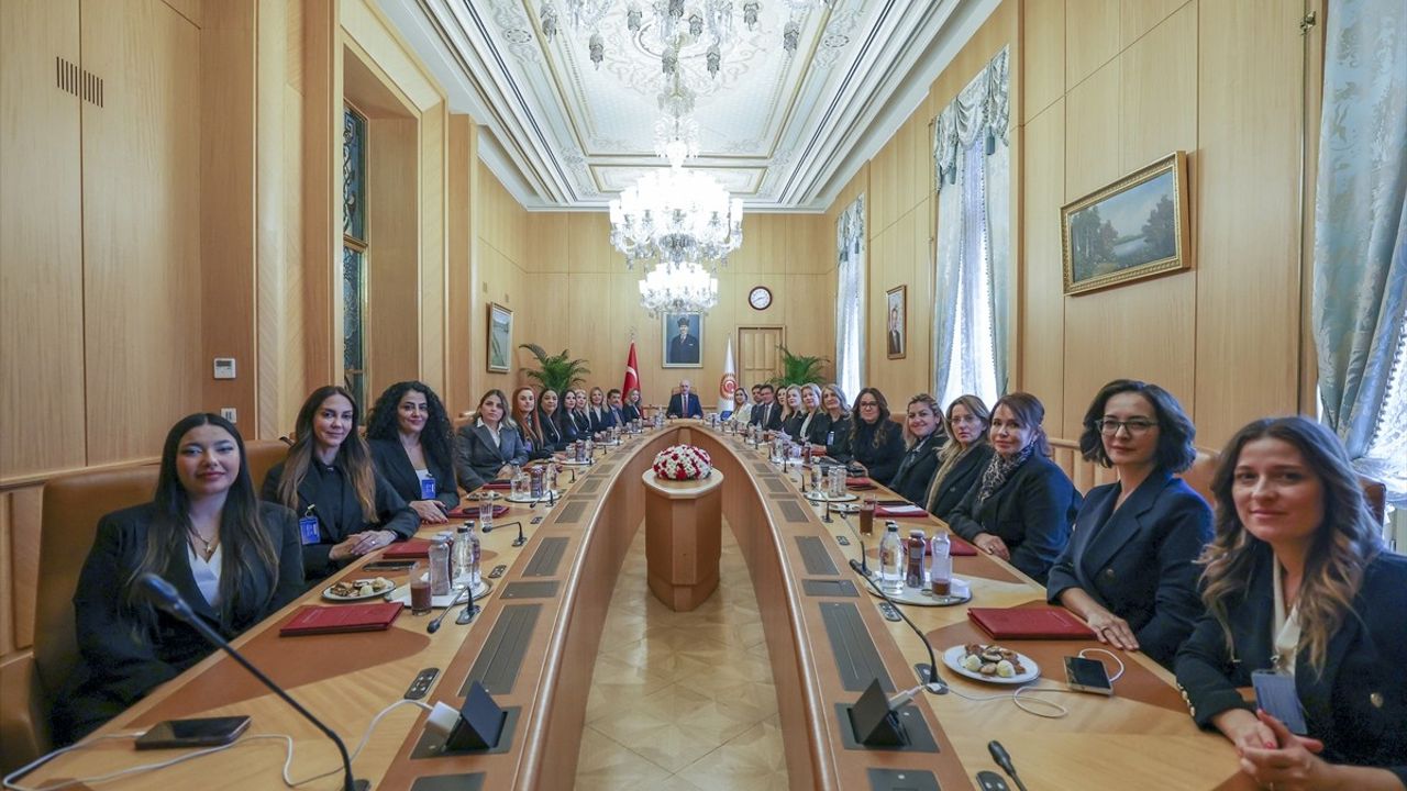 TBMM Başkanı Kurtulmuş, Antalya İş Kadınları ve Vekillerle Bir Araya Geldi