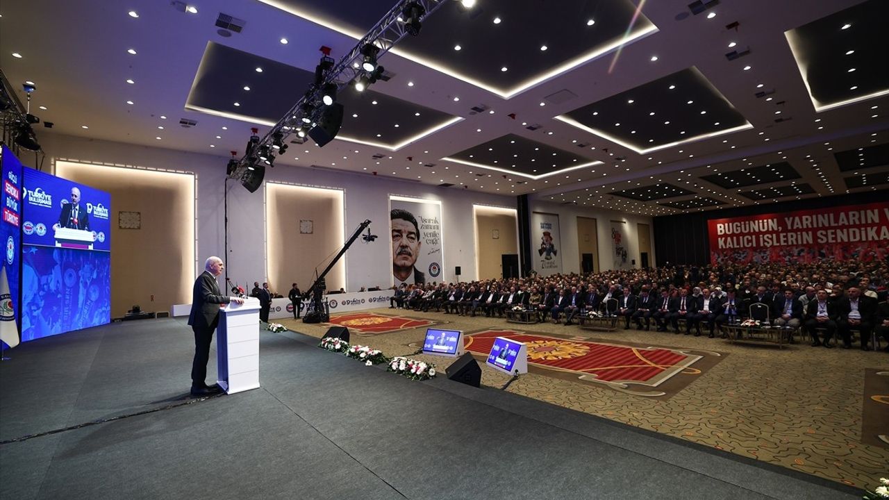 TBMM Başkanı Kurtulmuş'tan Eğitim-Bir-Sen Buluşmaları'nda Önemli Açıklamalar