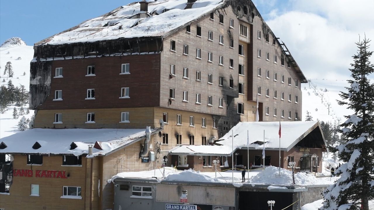 TBMM Yangın Araştırma Komisyonu Grand Kartal Otel'de İncelemelerde Bulundu