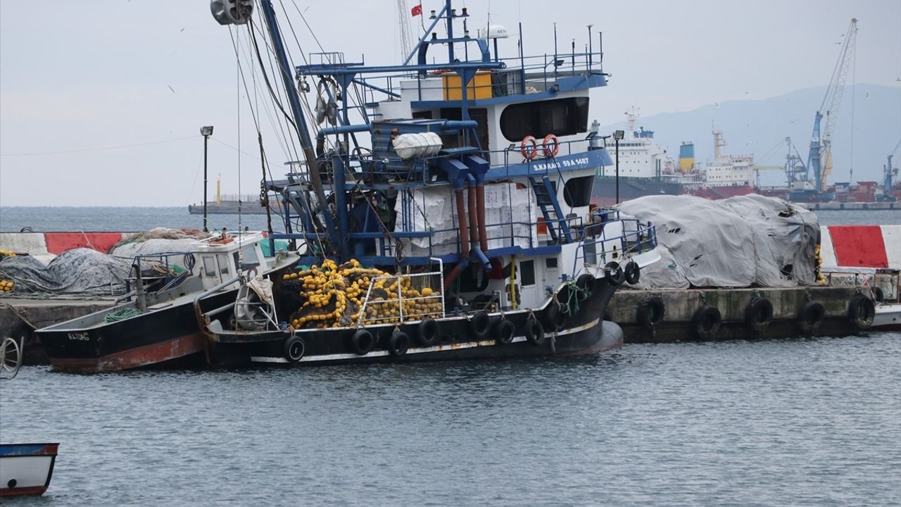 Tekirdağ'da Poyraz, Deniz Ulaşımını Aksatıyor