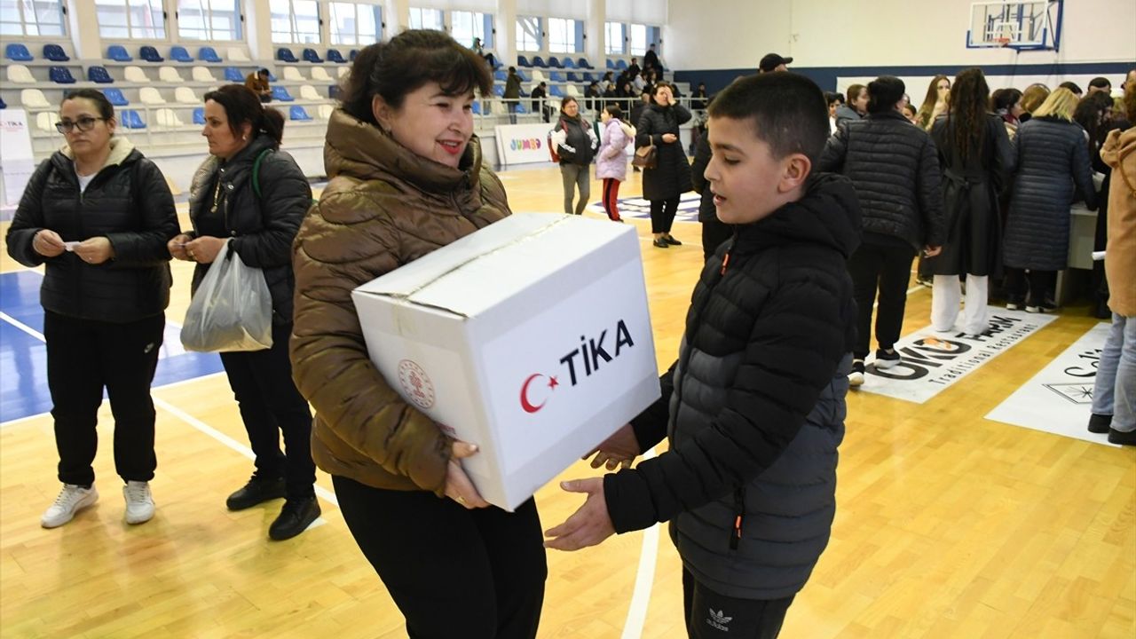 TİKA'dan Arnavutluk'ta Yetim Ailelere Gıda Desteği