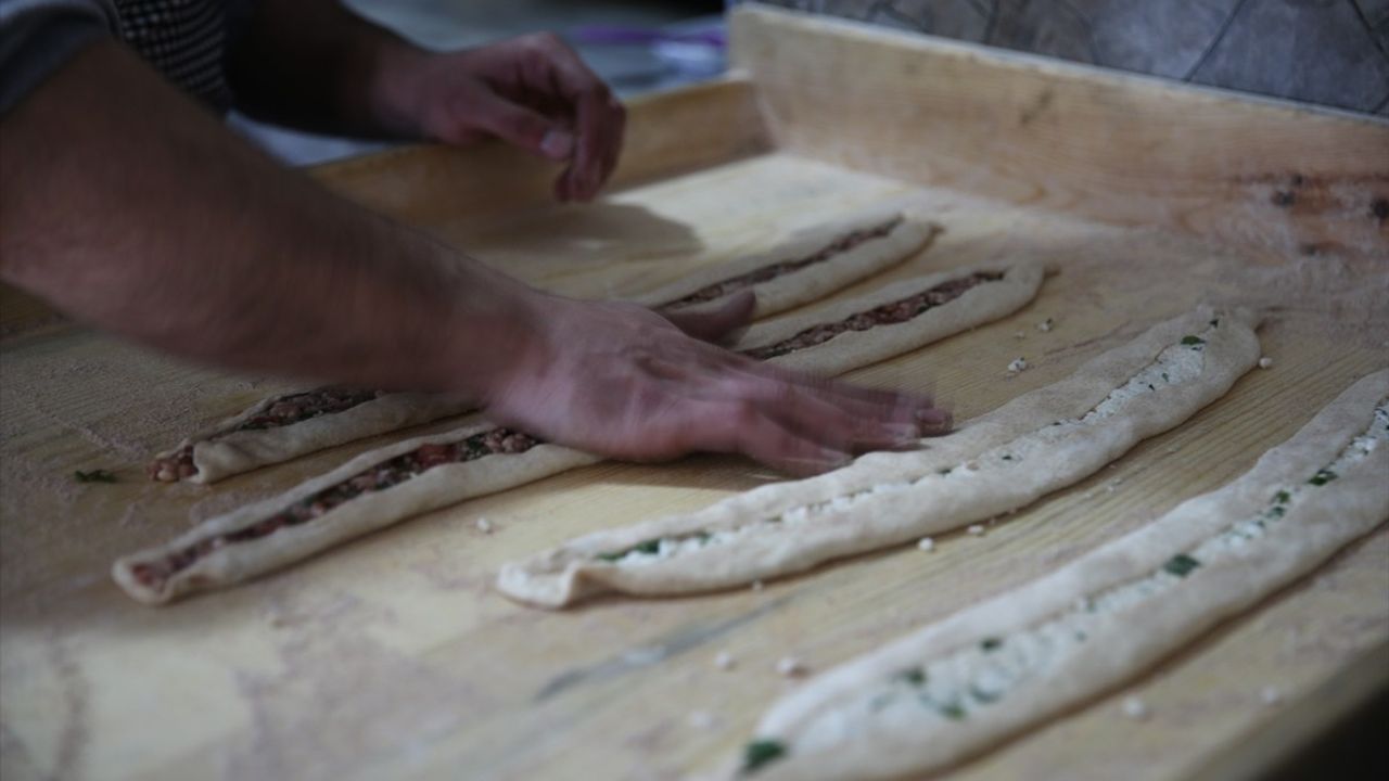 Tokat'ta Genç Girişimciden Geleneksel Pide Salonu Açıldı