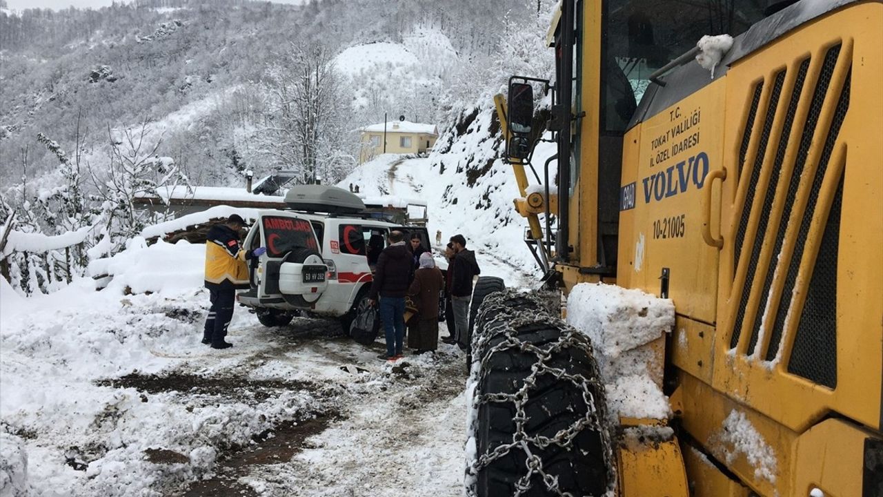 Tokat'ta Kapatılan Yol Açıldı, Hasta Hastaneye Ulaştırıldı