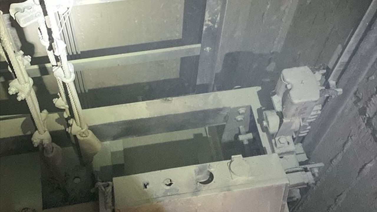 Trabzon'da Asansörde Yangın Çıktı, Hasar Oluştu
