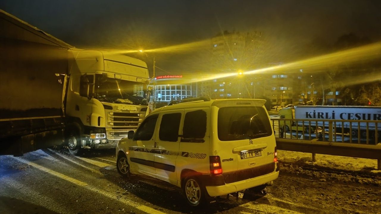Trabzon'da Zincirleme Trafik Kazası: 1 Yaralı