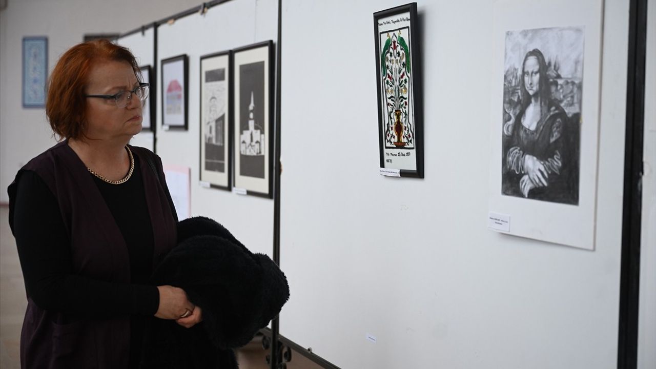 Trakya Üniversitesi'nde Ebru Sanatı İle Dolu Karma Sergi