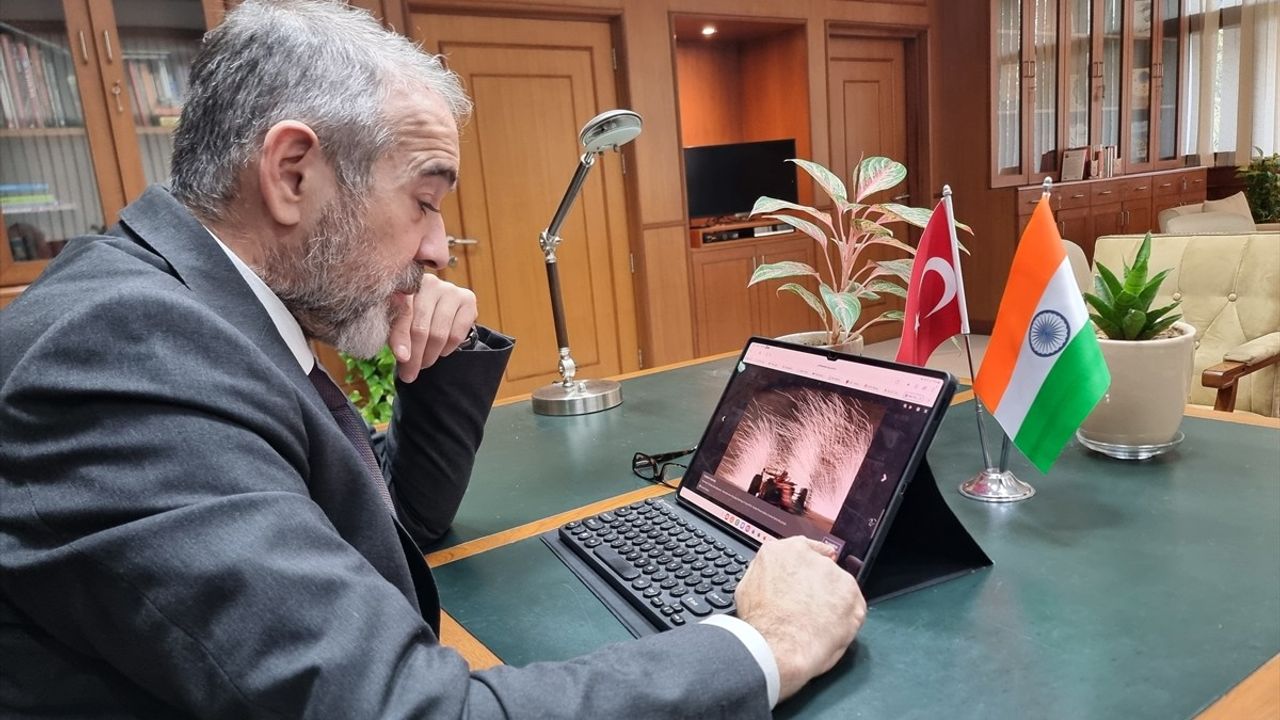 Türkiye'nin Yeni Delhi Büyükelçisi Fırat Sunel, Yılın Kareleri Oylamasına Katıldı