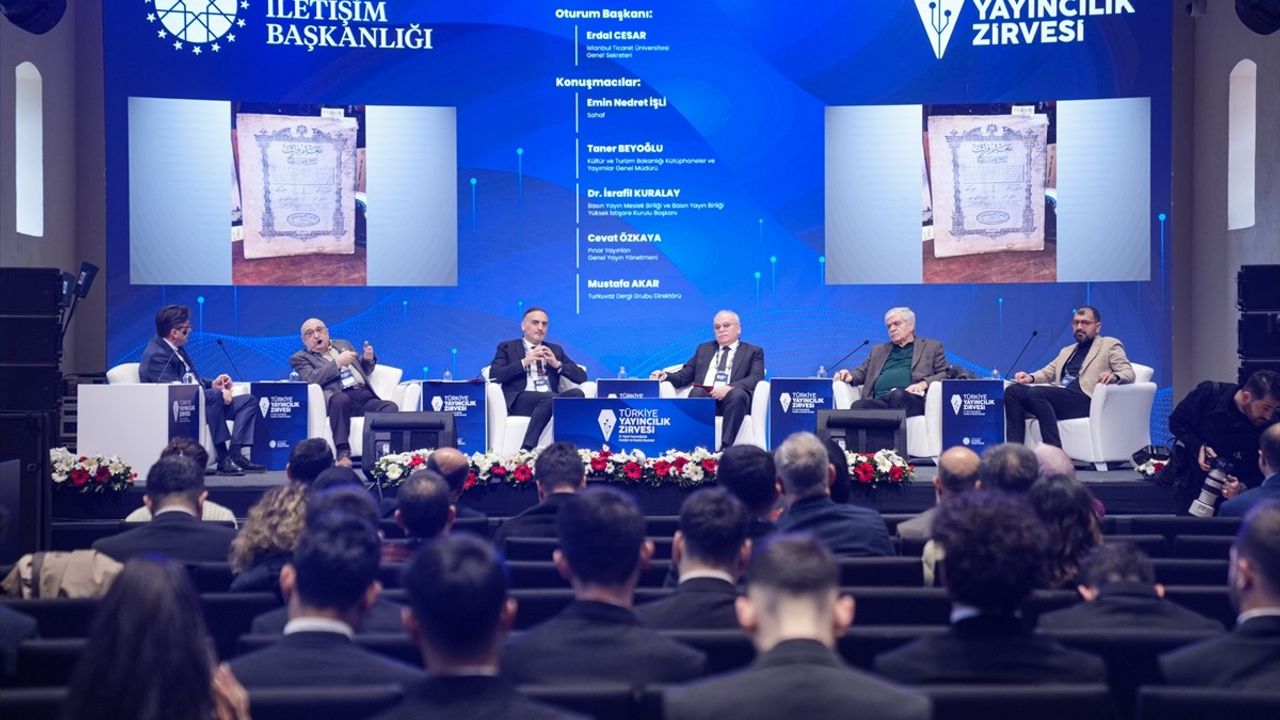 Türkiye Yayıncılık Zirvesi'nde Matbuat Dünyasına Değiniş