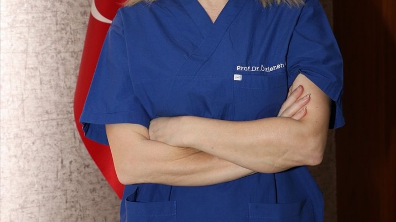 Ukraynalı Çocuk Savaşın İzlerini Antalya'da Sildiriyor