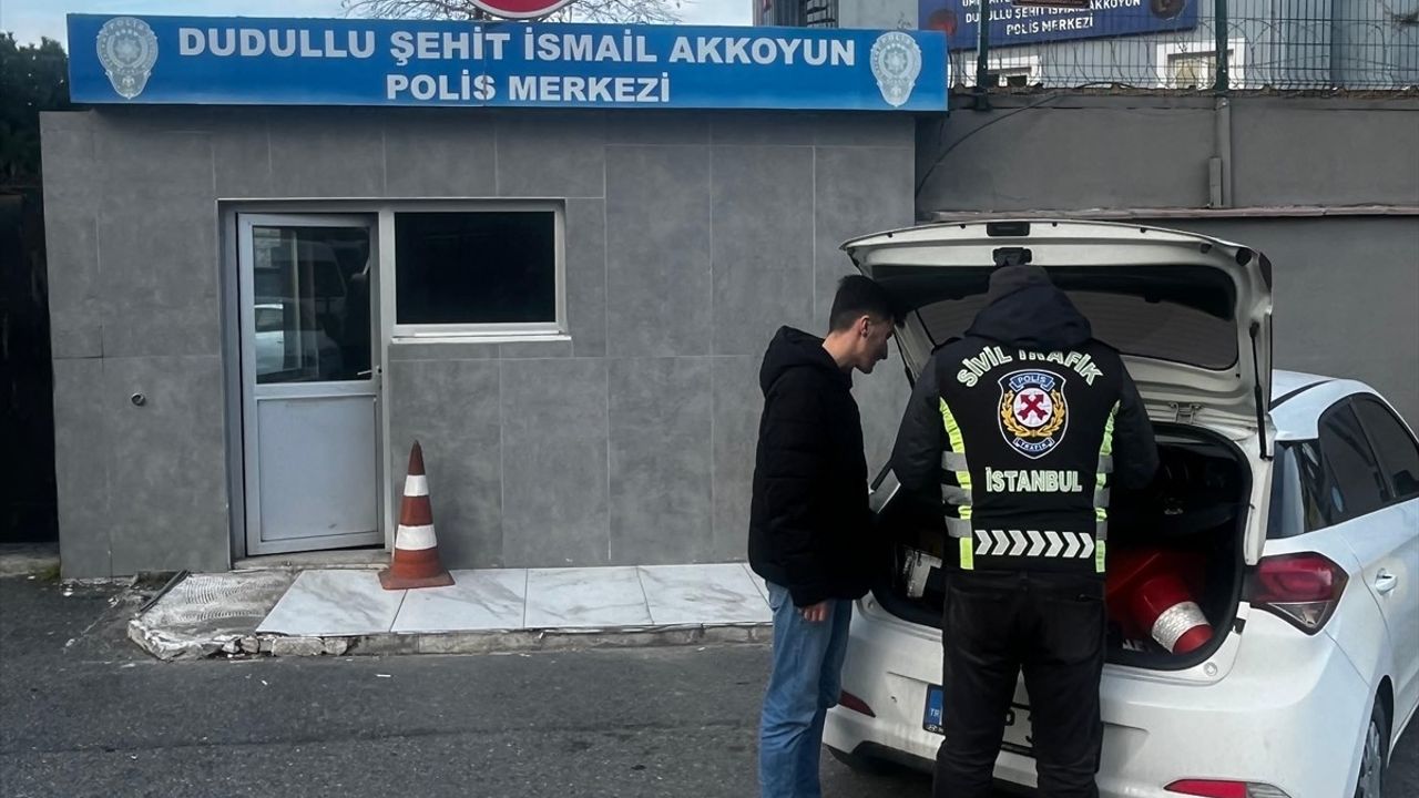 Ümraniye'de Trafik Güvenliğini Tehlikeye Atan Sürücüye Cezası Kesildi