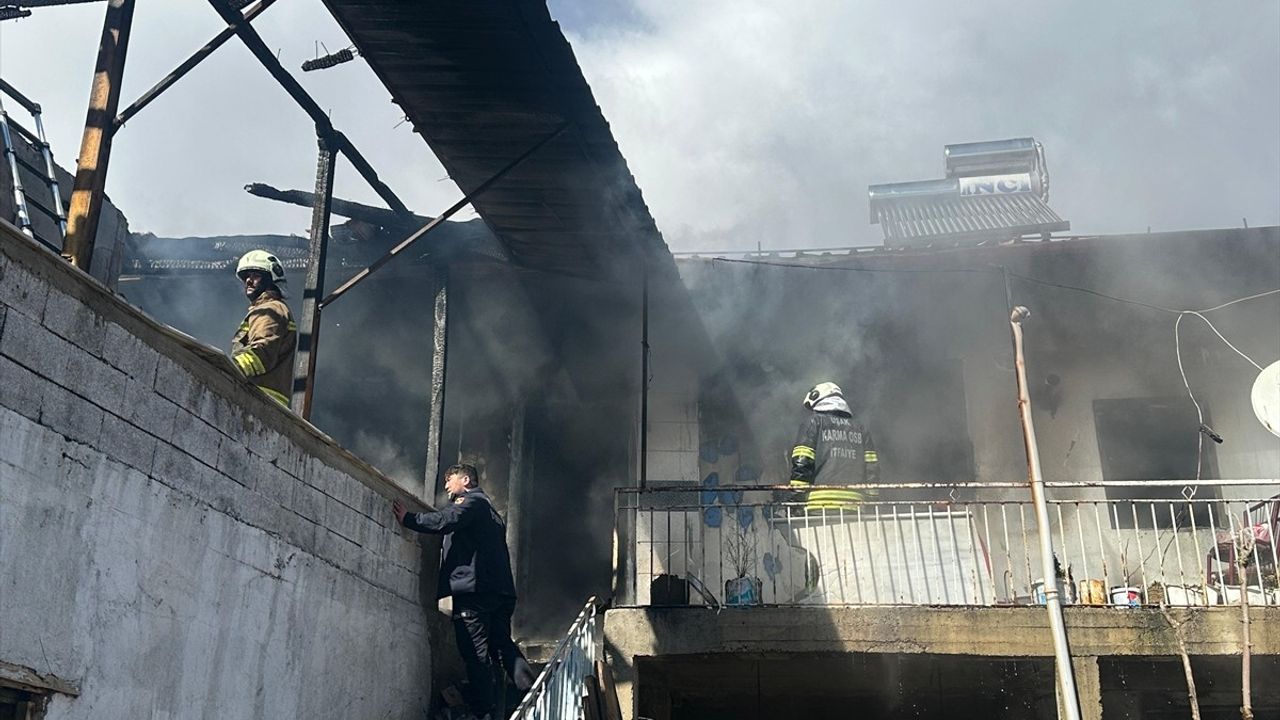Uşak'ta Ev Yangını: 1 Ölü, 1 Yaralı