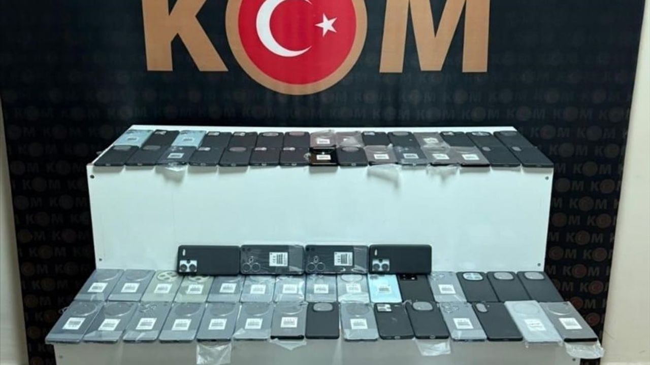 Van'da Kaçak Cep Telefonu Operasyonu