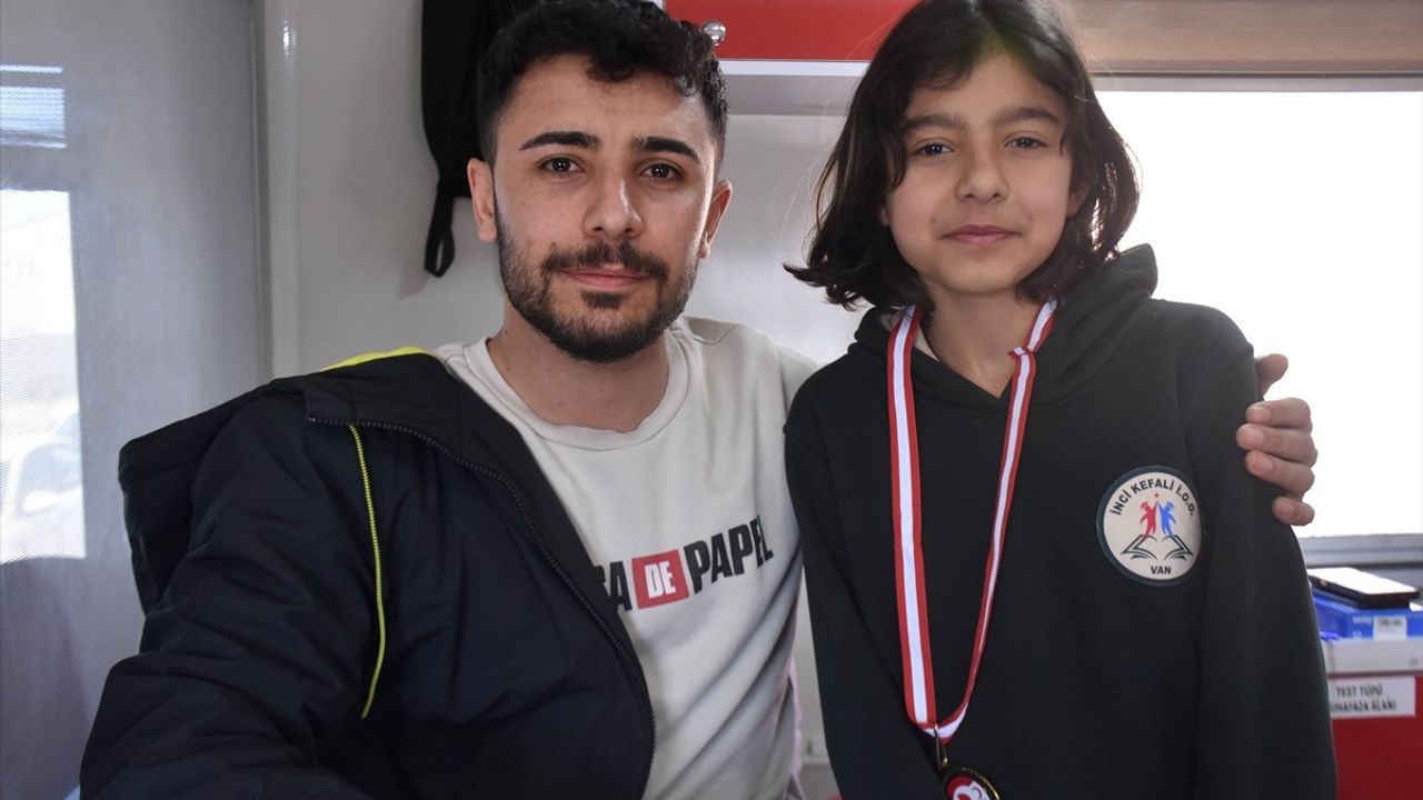 Van'da Kan Bağışı Etkinliği: 'Okulumda KANpanya Var'