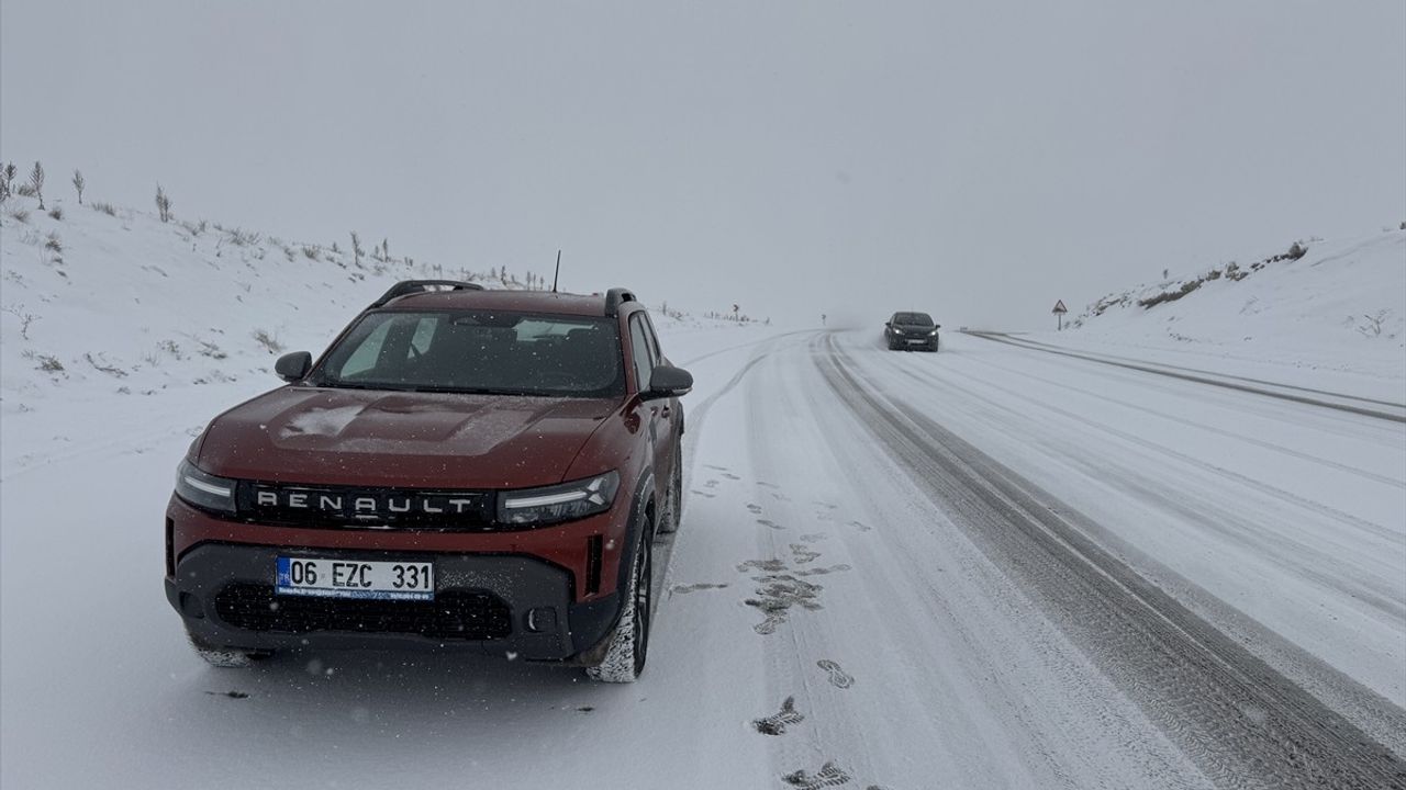 Van'da Kar Yağışı Ulaşımı Olumsuz Etkiliyor