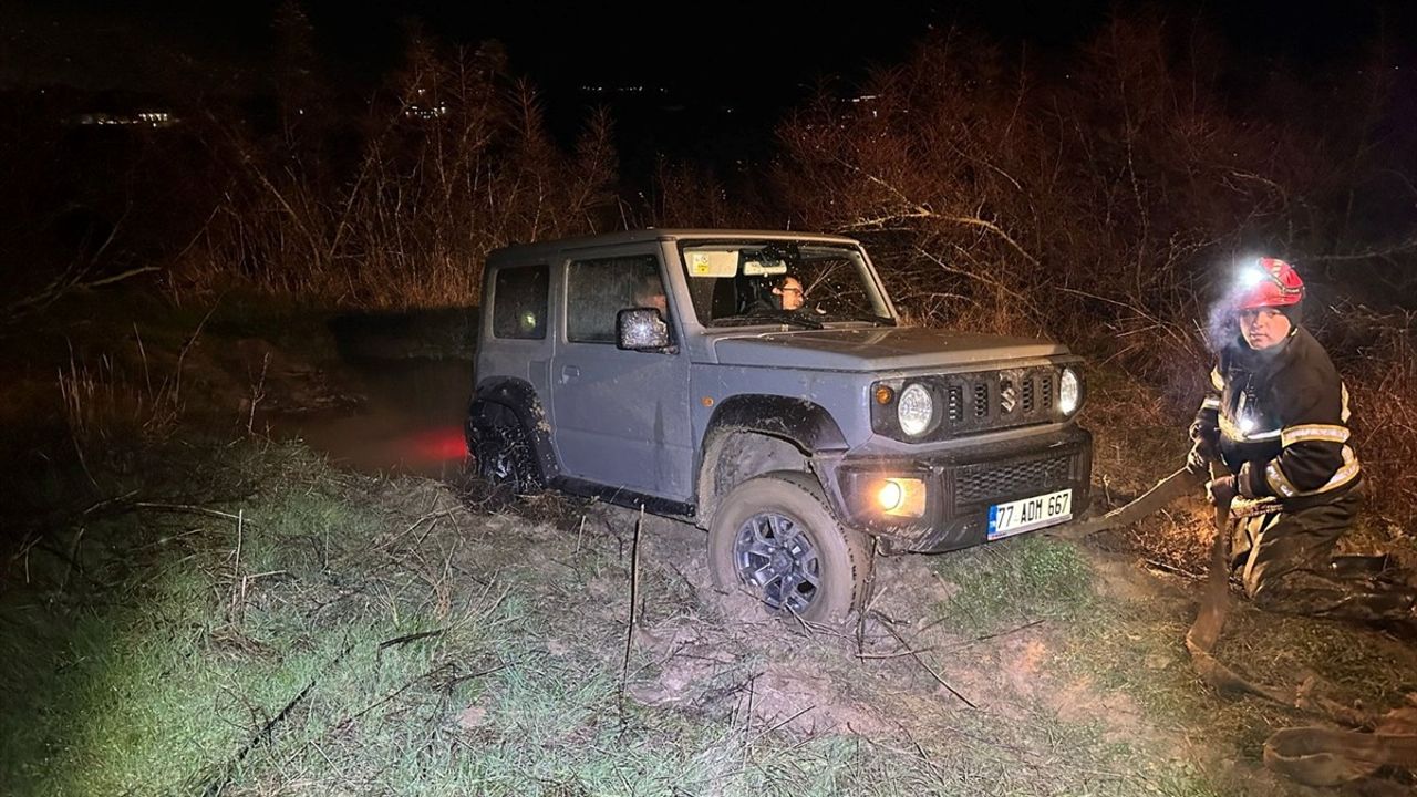 Yalova'da Çamura Saplanan İki Kişi 6 Saate Kurtarıldı