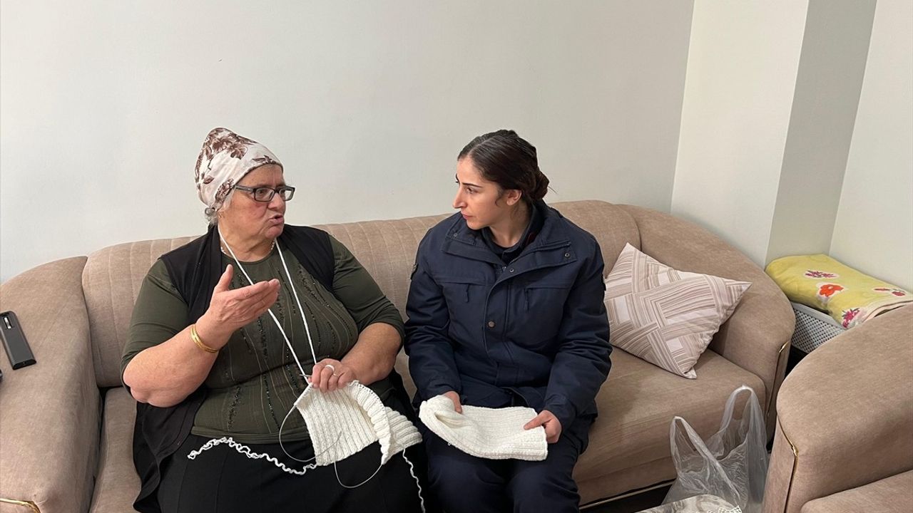 Yalova'dan Muş'taki Mehmetçiğe El Yapımı Bere Gönderimi
