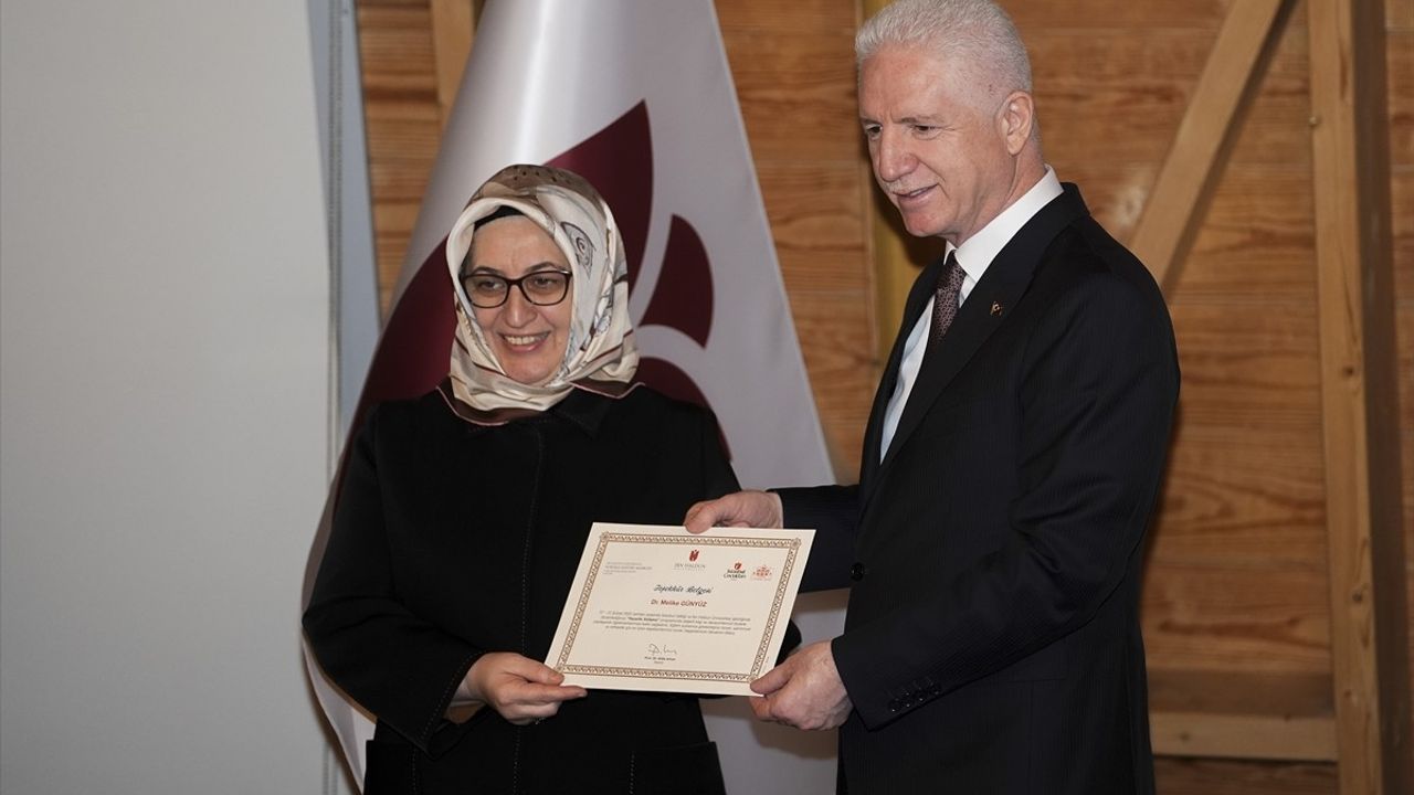Yazarlık Eğitimi Alan 25 Öğretmene Sertifikaları Verildi