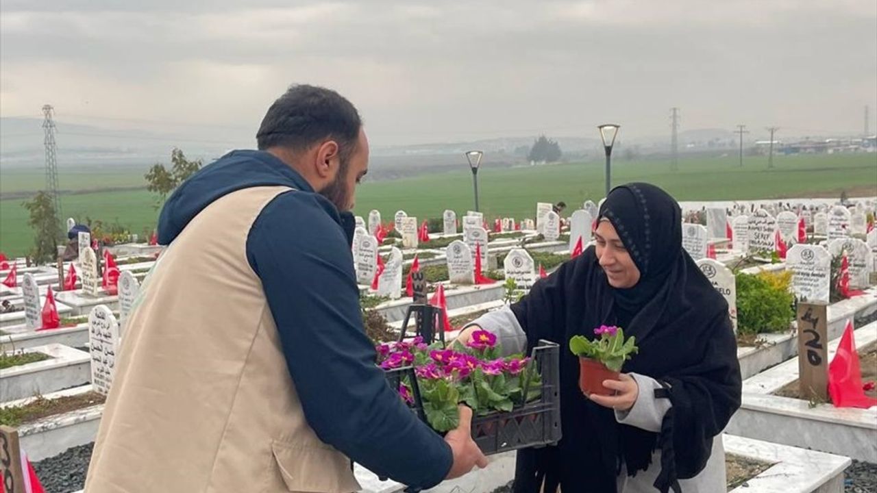 Yeryüzü Çocukları Derneği, Hatay'da Deprem Şehitlerini Andı