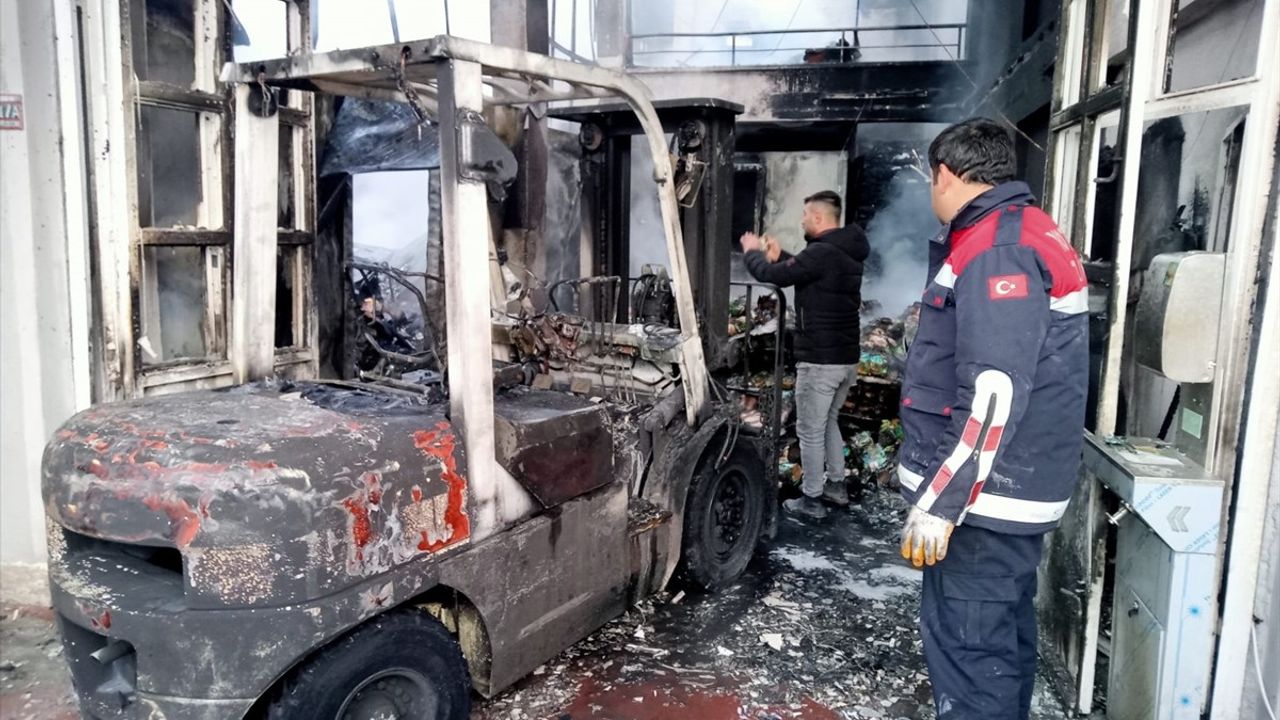 Yozgat'ta Tavuk Deposunda Yangın Kontrol Altına Alındı