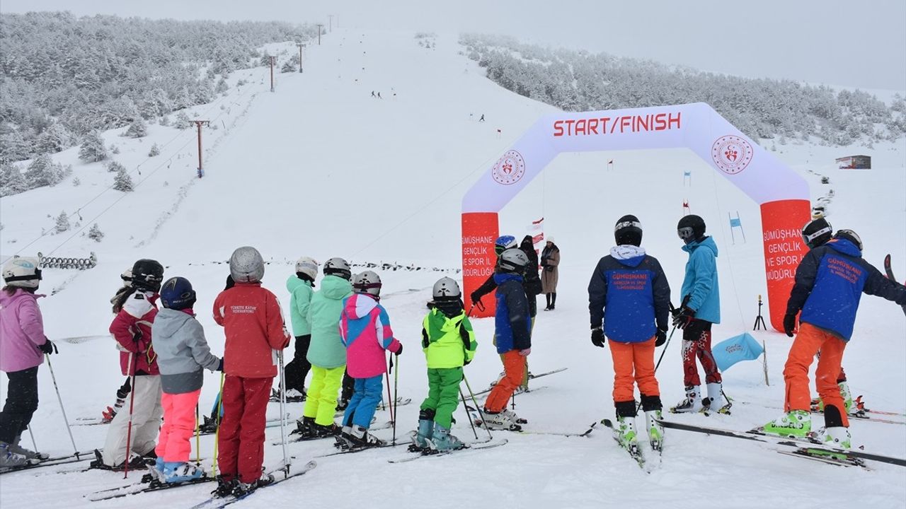 Zigana Dağı'nda Kış Gençlik ve Spor Şenliği Coşkusu