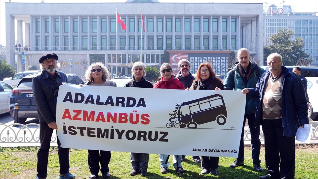 Adalar'da 'Azmanbüs' Eylemi: İBB'ye Tepkiler