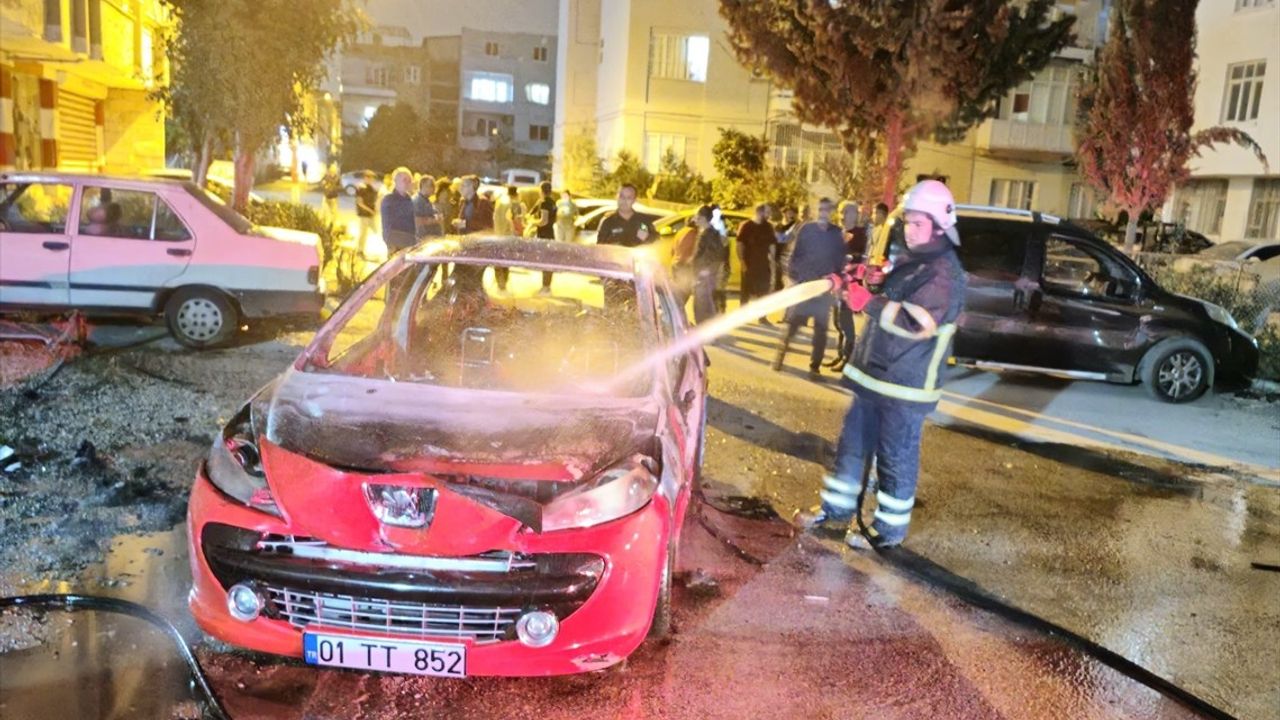 Adana'da Park Halindeki Otomobilden Yangın Çıktı