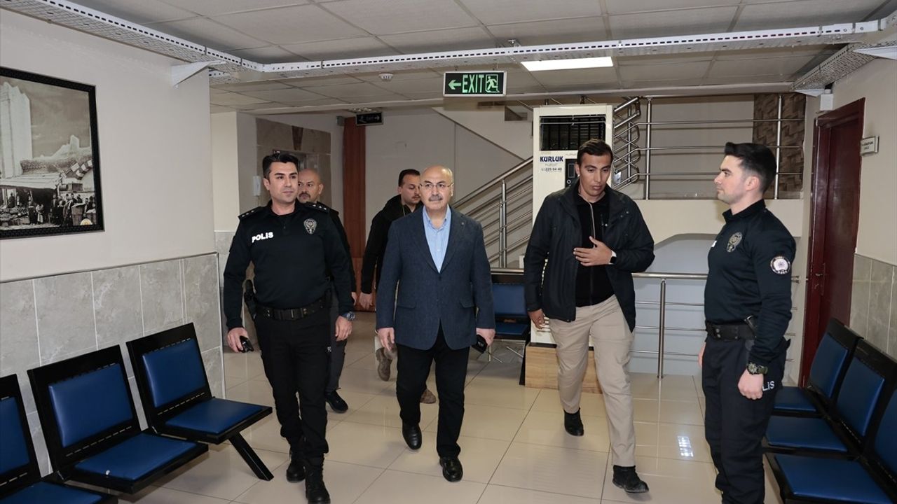 Adana Valisi Yavuz Selim Köşger Güvenlik Ekiplerini Ziyaret Etti