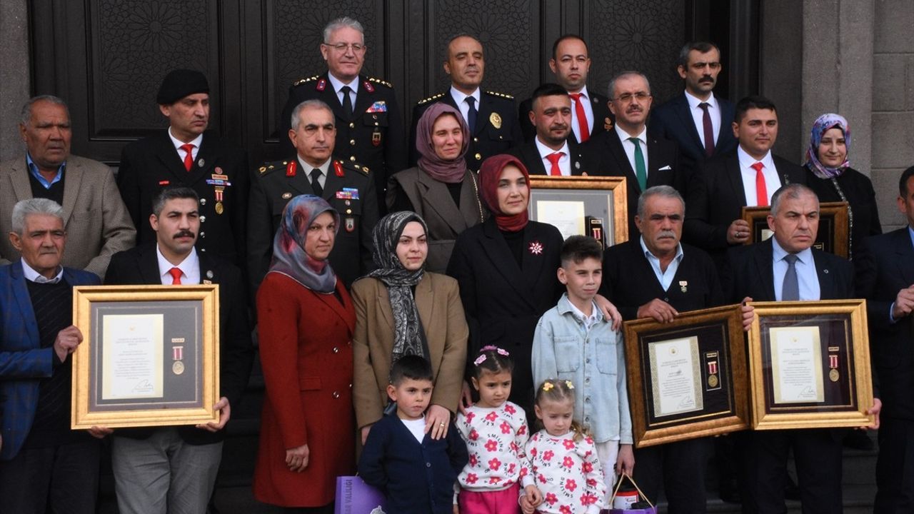 Afyonkarahisar'da Devlet Övünç Madalyası Töreni Düzenlendi