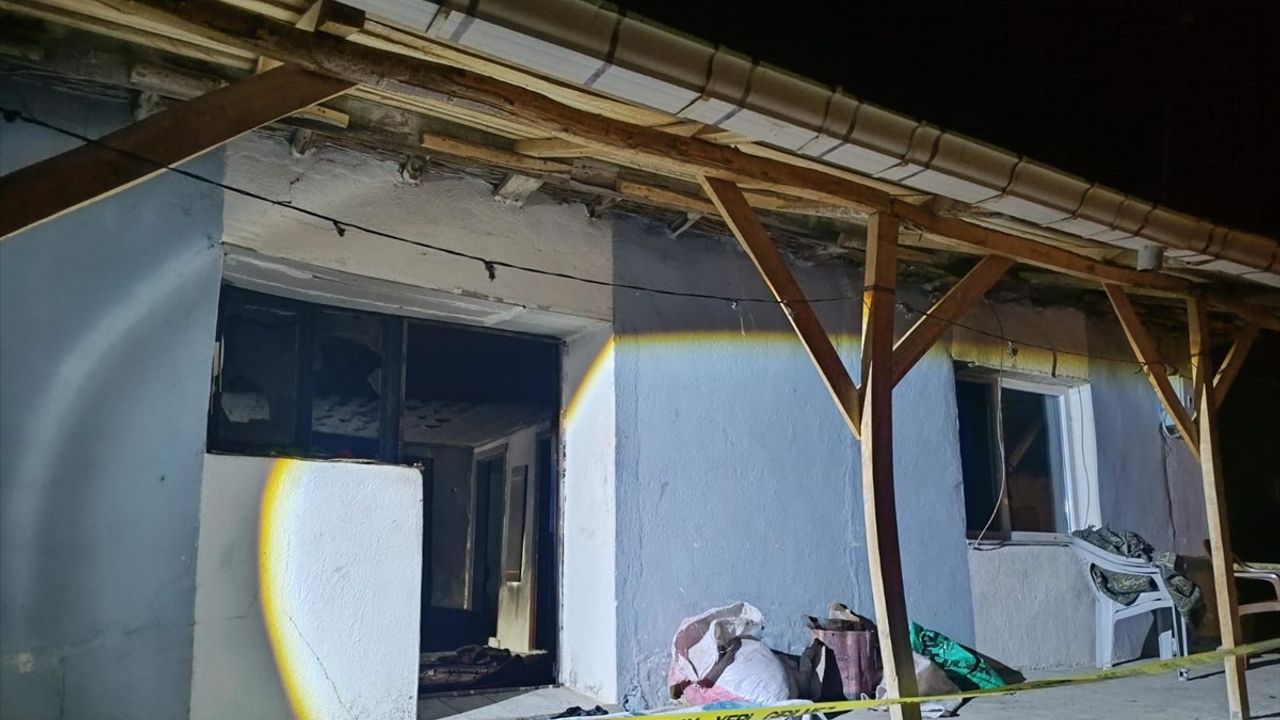 Afyonkarahisar'da Ev Yangını: 1 Kişi Hayatını Kaybetti