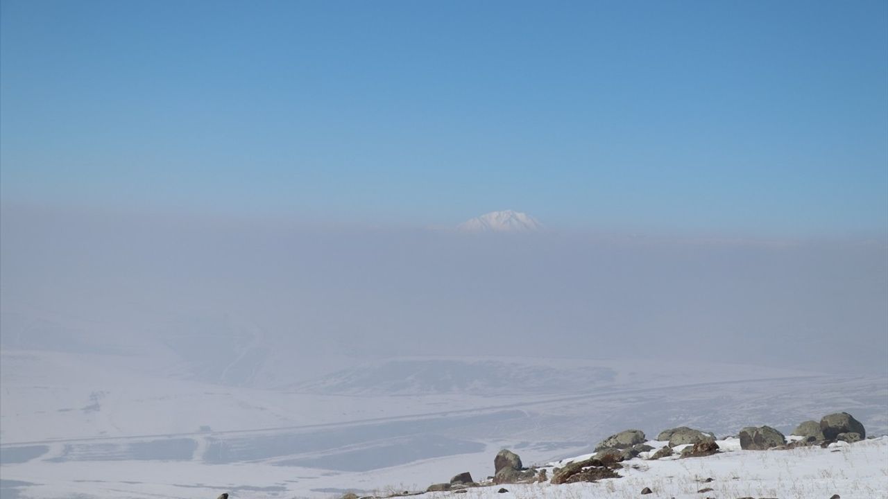 Ağrı'da Görüş Mesafesini Azaltan Sis Etkili Oldu