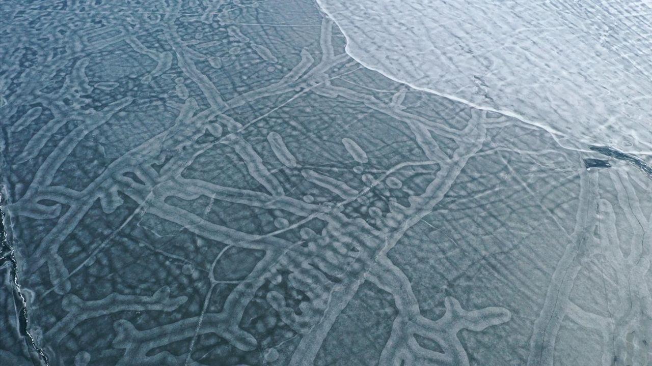 Ağrı Yazıcı Barajı'nda Buz Çözülmeye Başladı